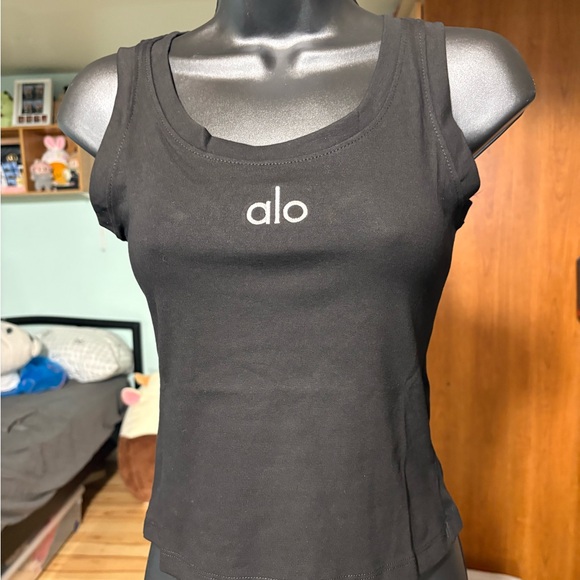 ALO Yoga Black Tank Top - Picture 2 of 2